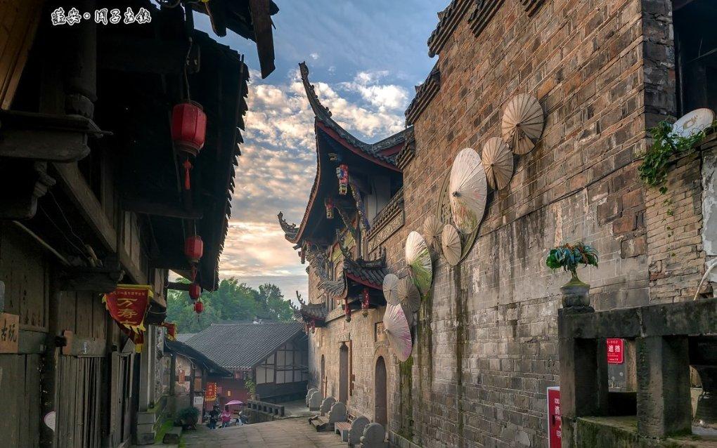 寒潮来袭，江西万安：积雪压垮顶棚，50万斤水果被成功抢运